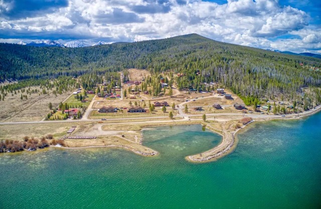 3-bedroom cabin at Georgetown Lake with access to recreation out the door