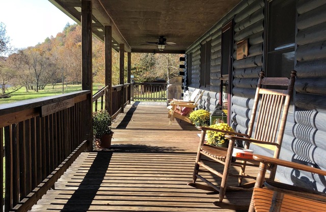 Cozy Log Cabin sur la New River