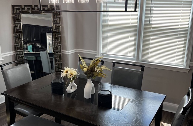3-bedroom Charm City Rowhome, in great neighborhood, Come stay a while!!!