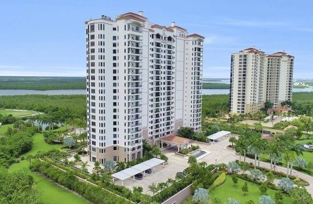 3 Bedroom Condo 96627 by Houzlet