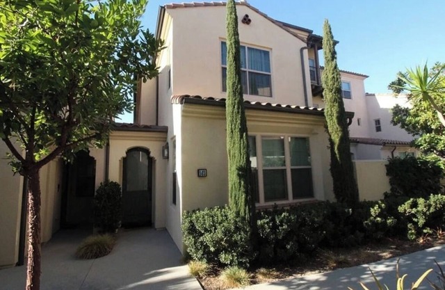 3-bedroom condo in charming Irvine with AC, WiFi. Live the California dream