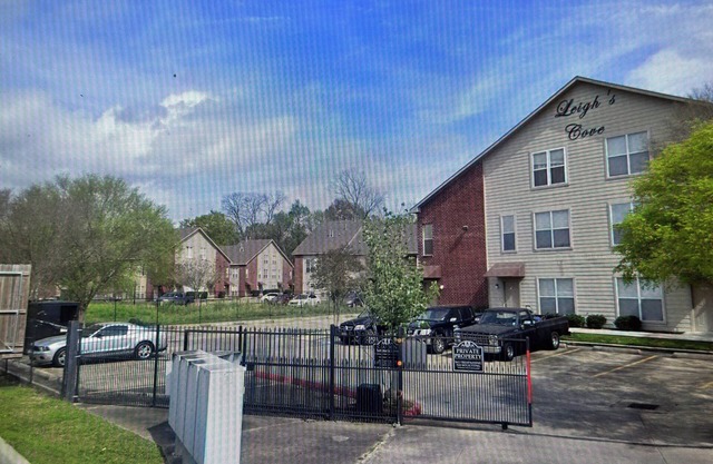 3-bedroom condo in pleasant Baton Rouge with swimming pool, fitness equip, WiFi