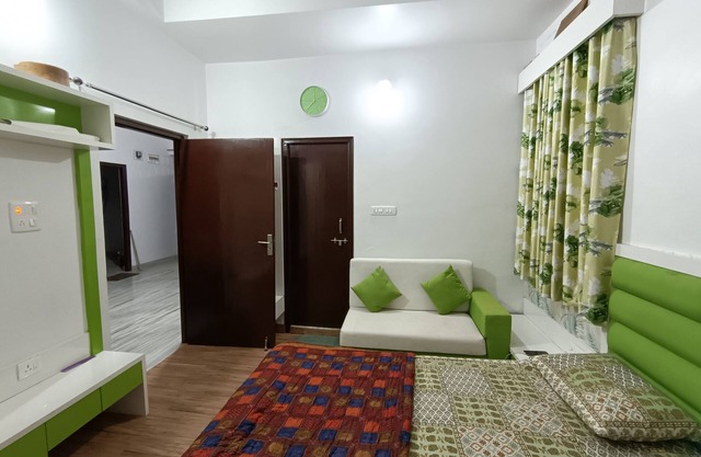 3 Bedroom Condo near Fatehsagar Lake