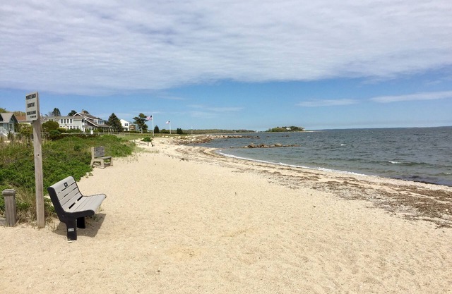 Bungalow avec 3 chambres à quelques pas de la plage privée de Buzzard's Bay!