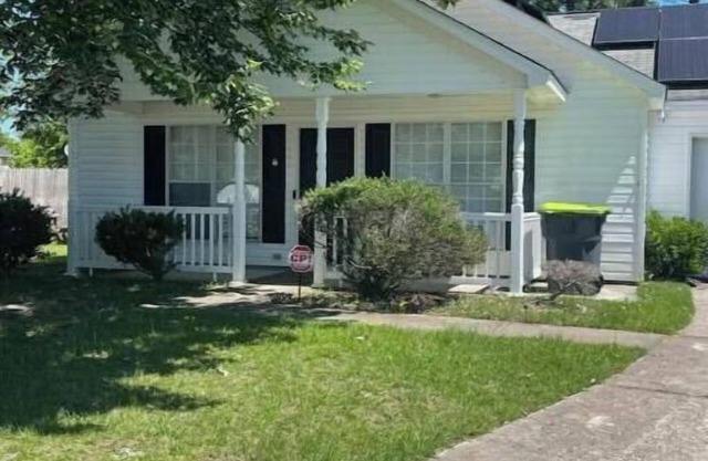 Charming 3-bedroom house with Community POOL and WiFi in wonderful Lexington