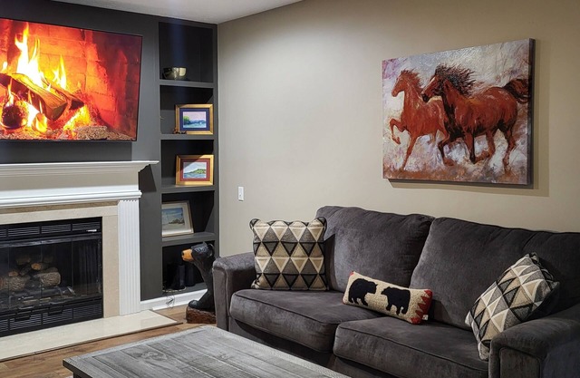 3-bedroom family friendly condo conveniently located near downtown Lexington
