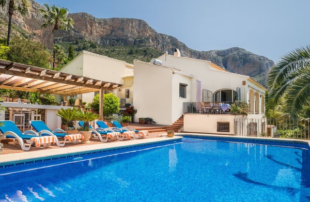 Villa familiale de 3 chambres avec piscine