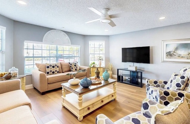 3-bedroom FIRST FLOOR condo in Kissimmee with AC, fully remodeled and more