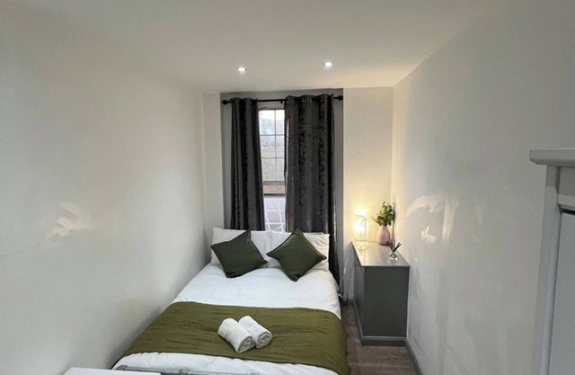 3-Bedroom Flat Next to Euston Station – Central London Location