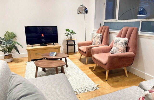 3 Bedroom flat with private terrace & Free Wi-Fi in Holloway near Finsbury Park