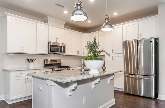 3 Bedroom Fully Furnished House With Easy Access to Durham, Raleigh & Cary