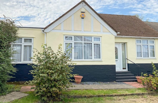 3 bedroom accommodation in Northumberland Heath