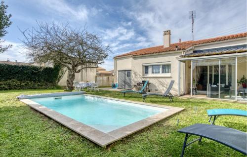 3 Bedroom Gorgeous Home In Rochefort