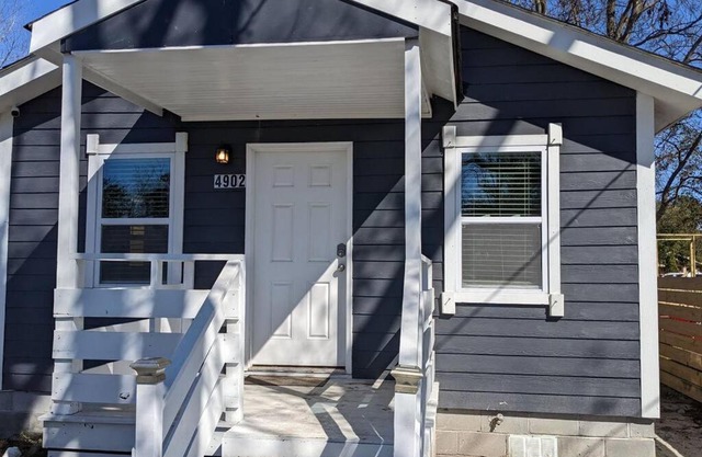 3 Bedroom Hardwood Palace of Charleston