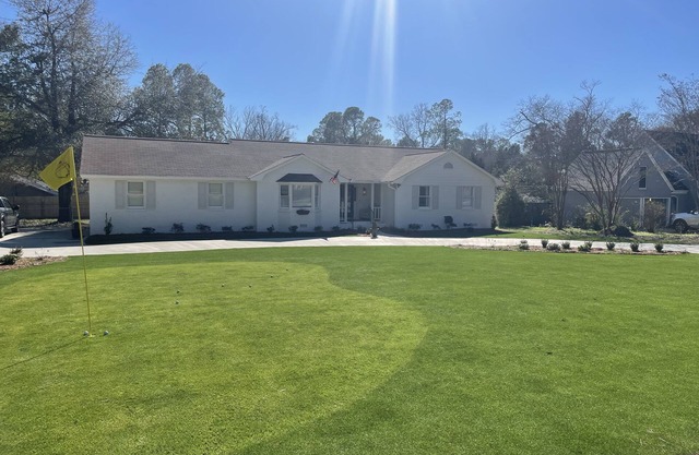 3-bedroom home, 2 miles from the Augusta National's Masters w/ Chipping Green