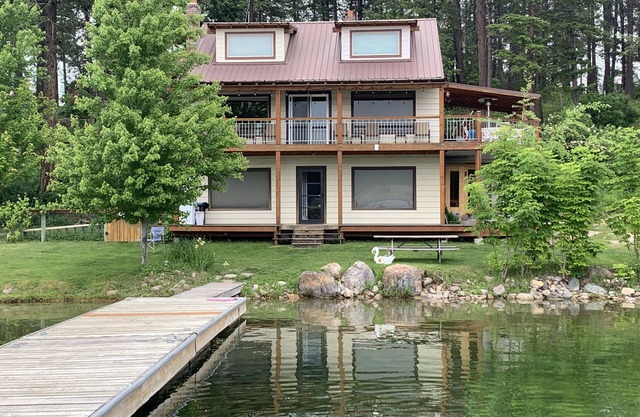 Maison de 3 chambres sur le lac Waitts avec 150 pieds de lac