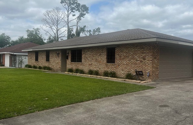 3 bedroom home that's about 10 mminutes away from the local casinos.