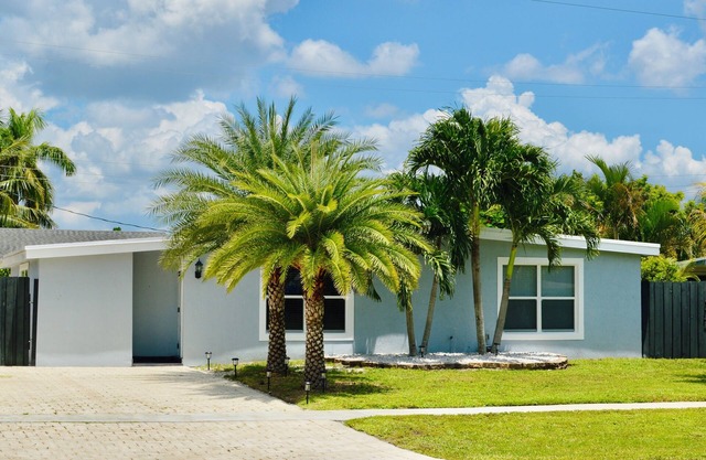 3-bedroom house in Beautiful Royal Palm Beach