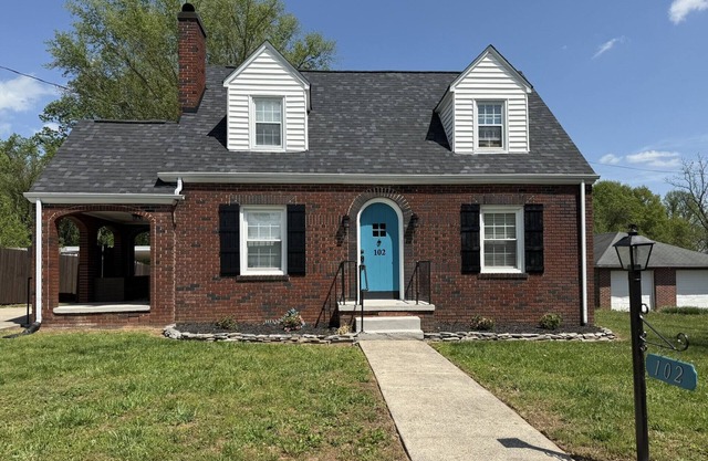 3-bedroom house 0.5 mile from downtown Elkin in the heart of Yadkin Wine Country