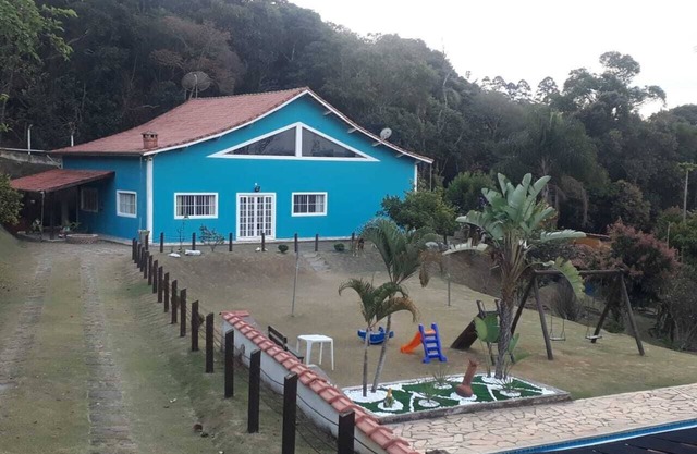 MAISON 3 CHAMBRES À COUCHER, PISCINE 4X9 MÈTRES, SALLE DE PAIN, PLAINE DE JEUX, CHEMINÉE ET SALLE DE JEUX
