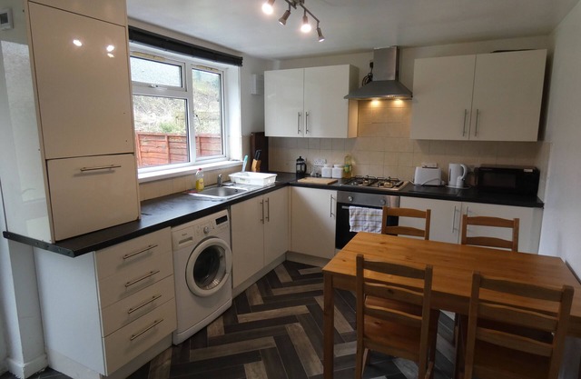 3 Bedroom House for Brecons and Bike Park Wales