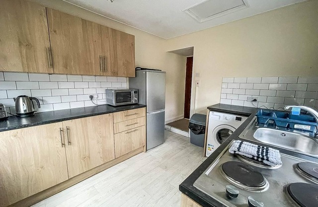 3 bedroom house in Hull, sleeps 8 ref 99588SB