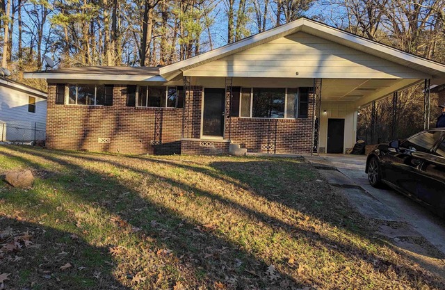 3-bedroom house in charming Little Rock with WiFi, AC