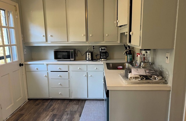 3-bedroom house in serene Owings Mills with WiFi, AC. Relax with maximum privacy