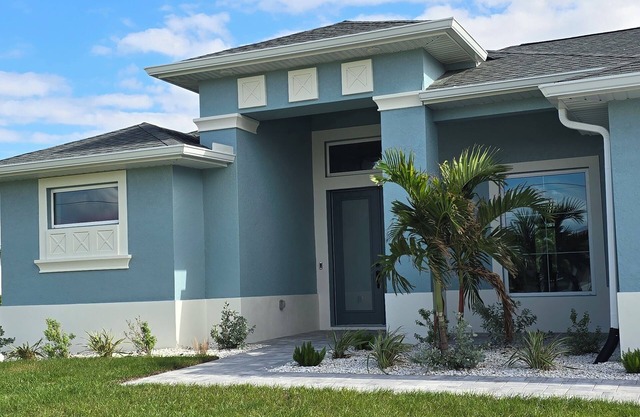 3-bedroom house in charming Rotonda West On the Canal with Heated Saltwater Pool
