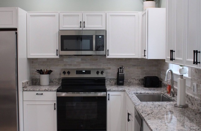 3-bedroom house in wonderful Ellsworth with AC, WiFi sleeps 8
