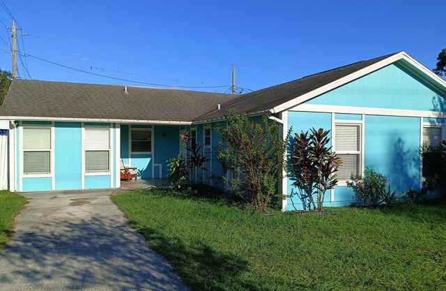 3-bedroom house in wonderful Lakeland with AC, WiFi