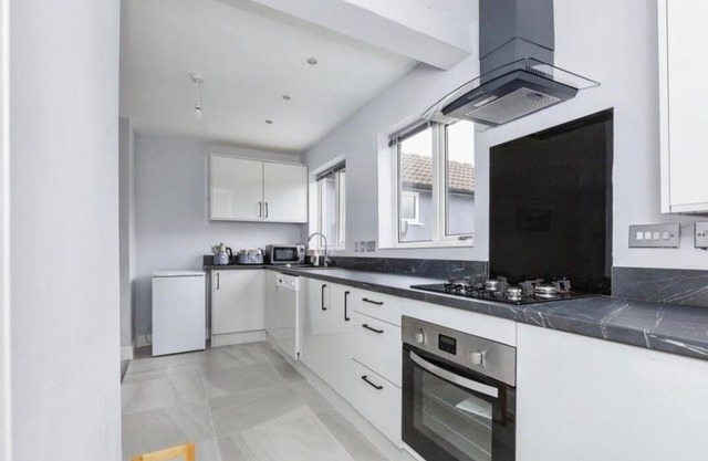 3 Bedroom House- Loughborough-Sleeps 5-FreeParking