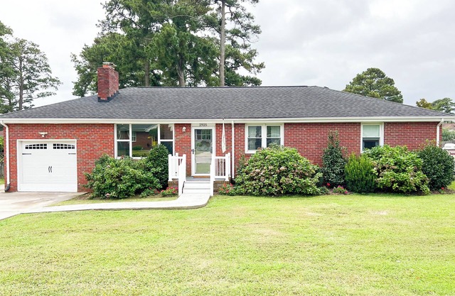 3-bedroom house in delightful Virginia Beach with WiFi, AC, fitness room