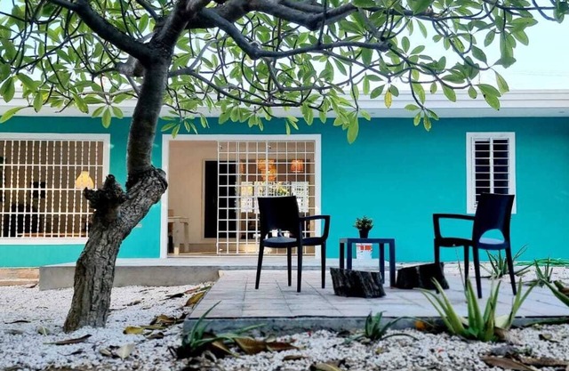 3-Bedroom house- Very close to Mambo Beach or city of Willemstad - 3 min drive