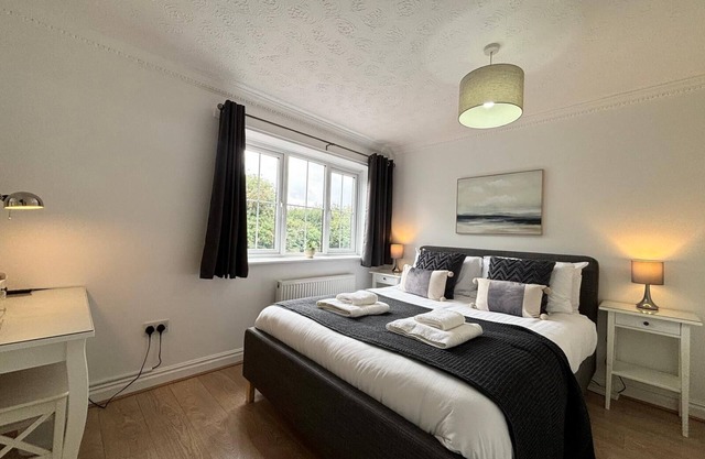 3 Bedroom Home near Princess Royal Hospital