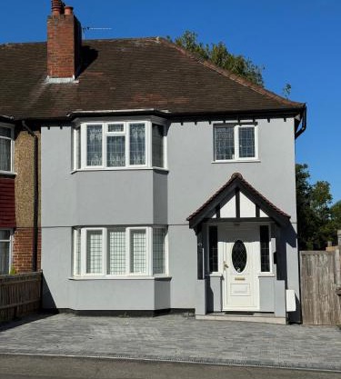 3 Bedroom House with Garden in Cheam, London
