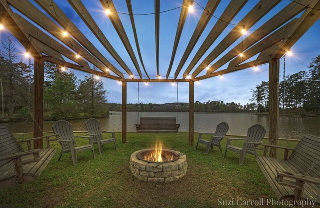 3 bedroom lake front cabin with amazing views.