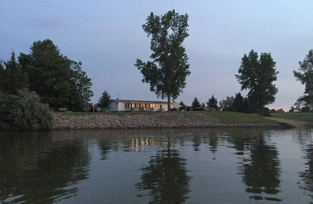 3-bedroom lake house in peaceful Montpelier with AC, WiFi. Enjoy your stay