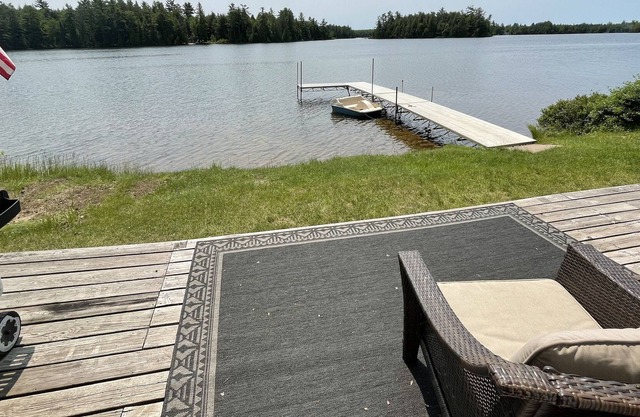 3 chambres, au bord du lac, baignade, pêche, VTT, canotage, 20 min de Marquette