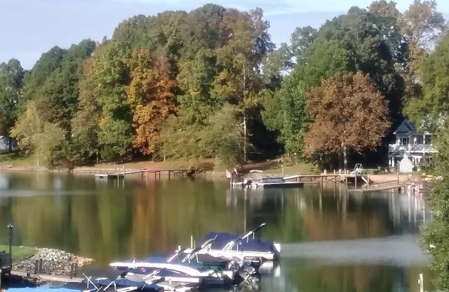 3 Bedroom Lakefront Condo w Pool FURNISHED SHORT-TERM RENTAL (30 DAYS+)