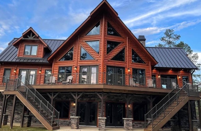 3-bedroom log cabin just steps from Lake Rhodhiss with private boat dock.