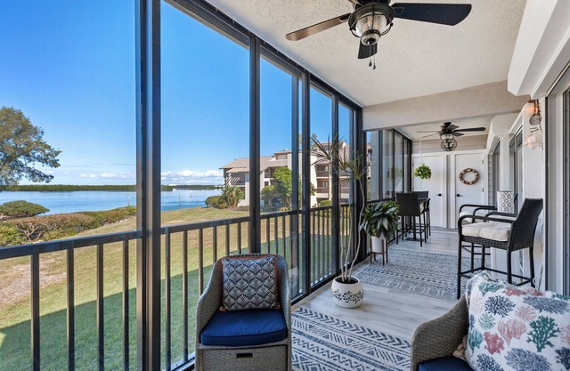 3 bedroom Luxurious Waterfront Condo & Community Amenities
