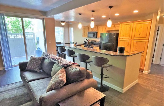 3-Bedroom Luxury Condo in the Heart of the City