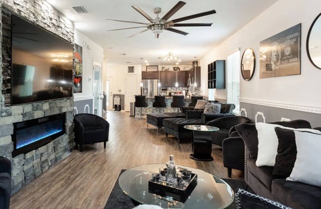 “3 Bedroom Luxury Home Near Ybor City And Downtown Tampa Area”