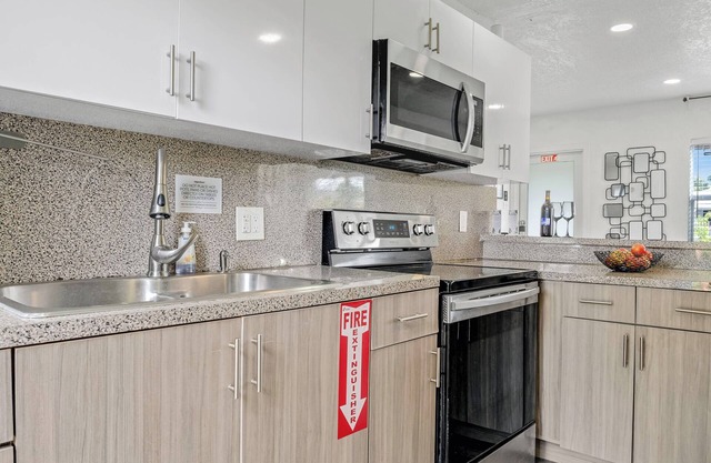3-Bedroom Miami Residence near Wynwood Perfect for Relaxation and Entertaining