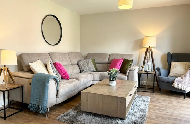 3 Bedroom Detached Home in Shrewsbury with Garden
