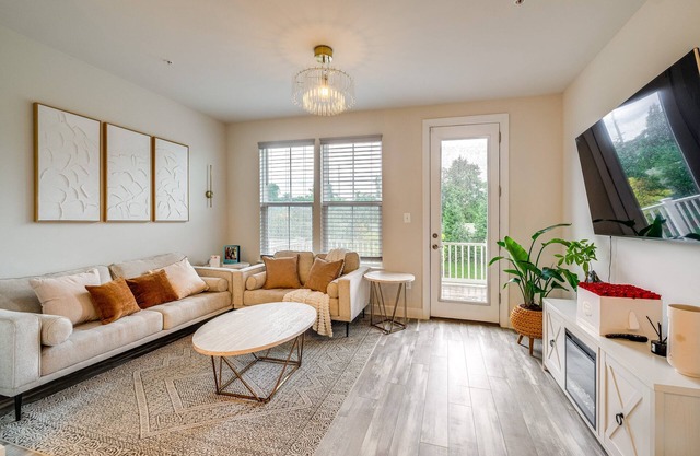 3-bedroom modern retreat in Largo close to shopping, restaurants and DC