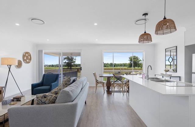 Boutique Home with Entertaining Area, Great Views
