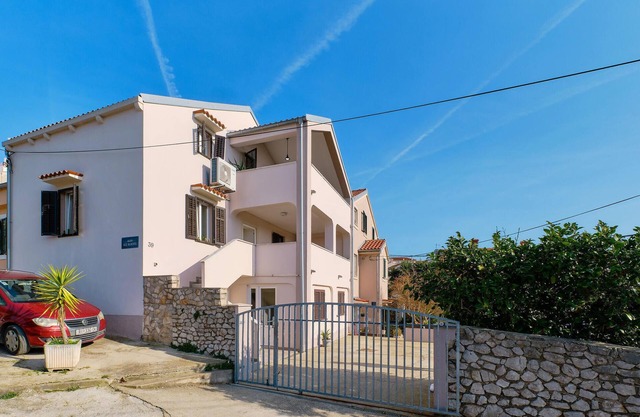 Bel appartement de 3 chambres à Mali.