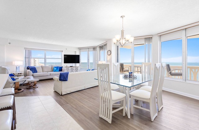3 bedroom ocean front condo with panoramic ocean views! 10th floor-VanLee1001